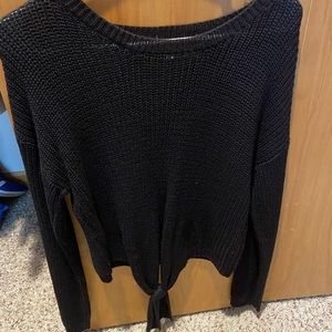 Black cropped sweater with tie in front